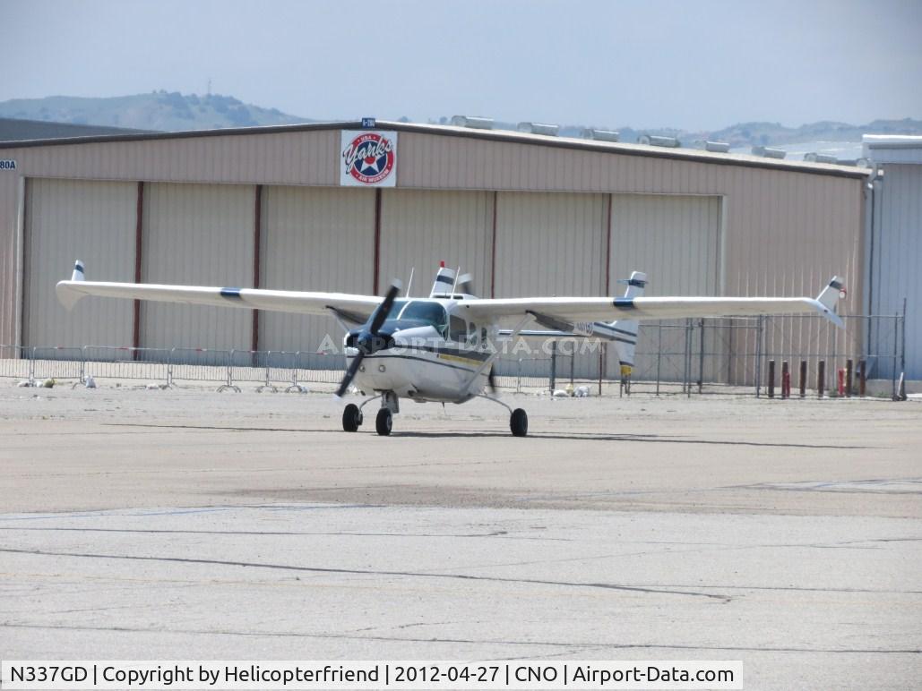 N337GD, 1979 Cessna 337G Super Skymaster C/N 33701921, Taxiing towars the runways from the west side