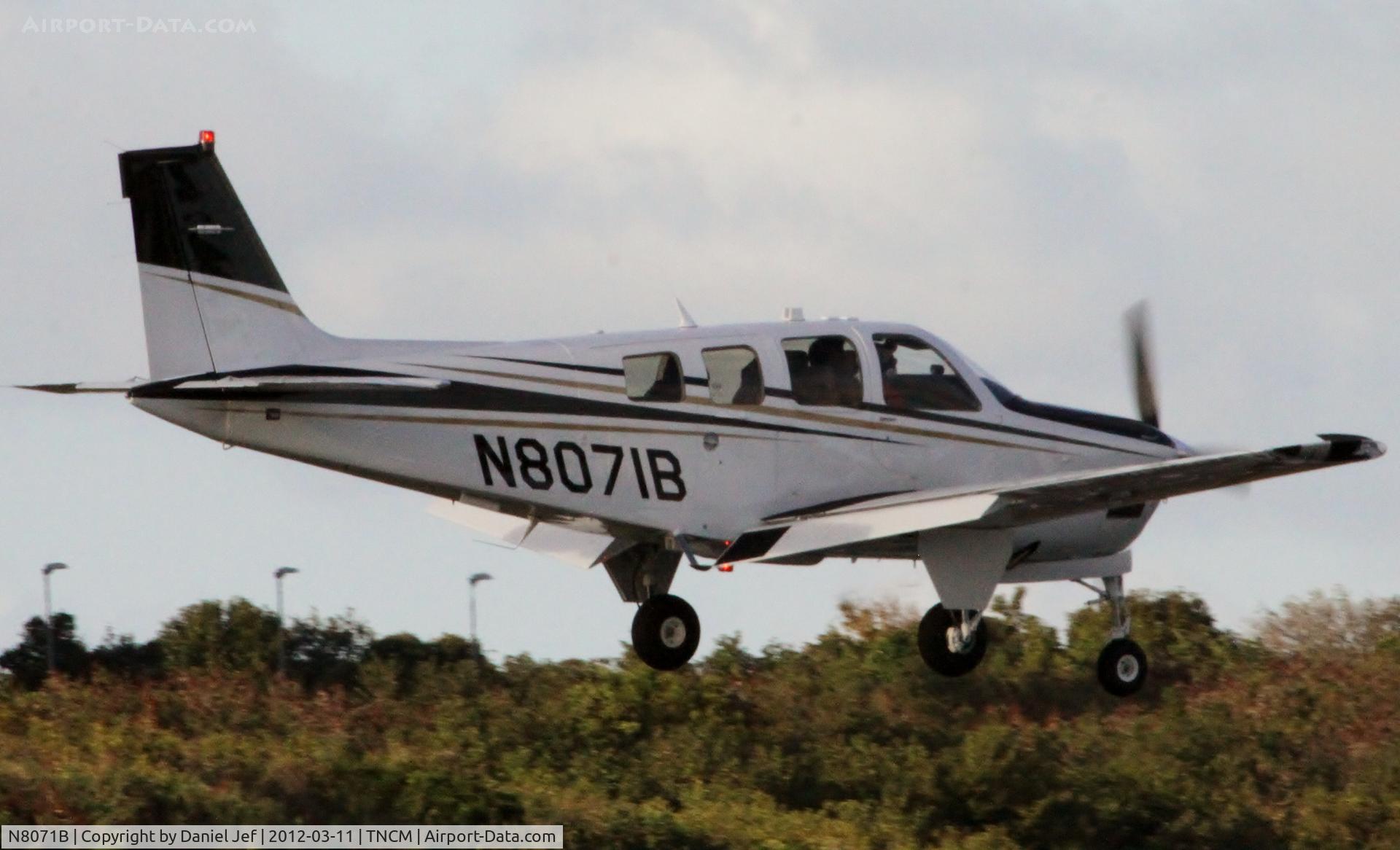 N8071B, Hawker Beechcraft Corp G36 Bonanza C/N E-3971, N8071B