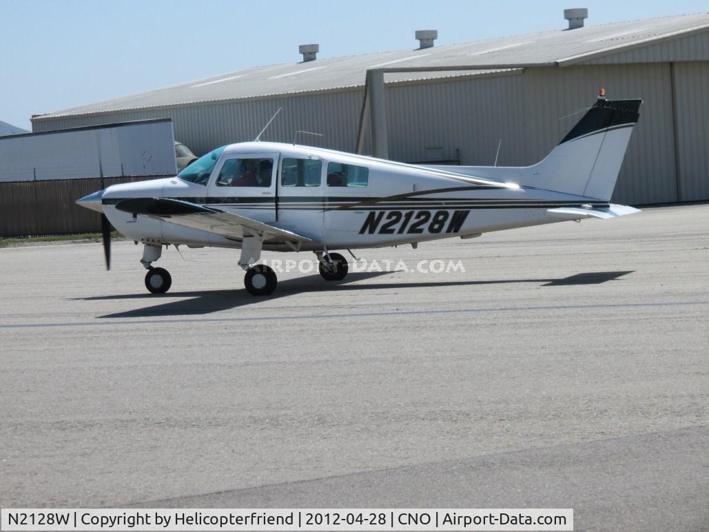 N2128W, 1973 Beech C23 Sundowner 180 C/N M-1504, Preparing to turn towards the runway