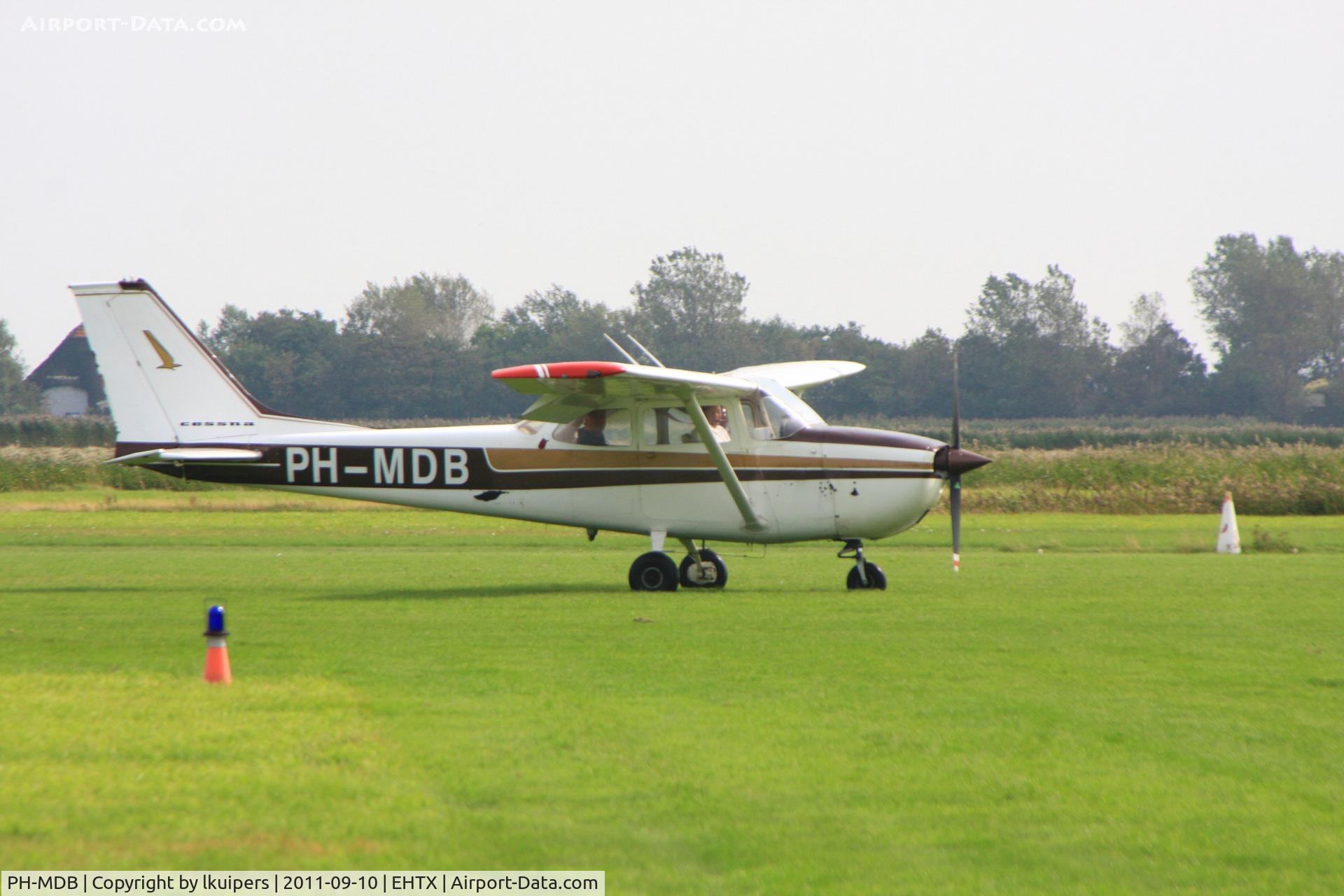 PH-MDB, Cessna 172K Skyhawk C/N 17258604, At the 3rd Light Aircraft Fly-in 2011