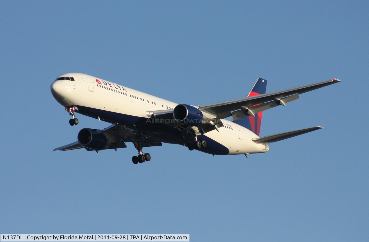 N137DL, 1991 Boeing 767-332 C/N 25306, Delta 767-300
