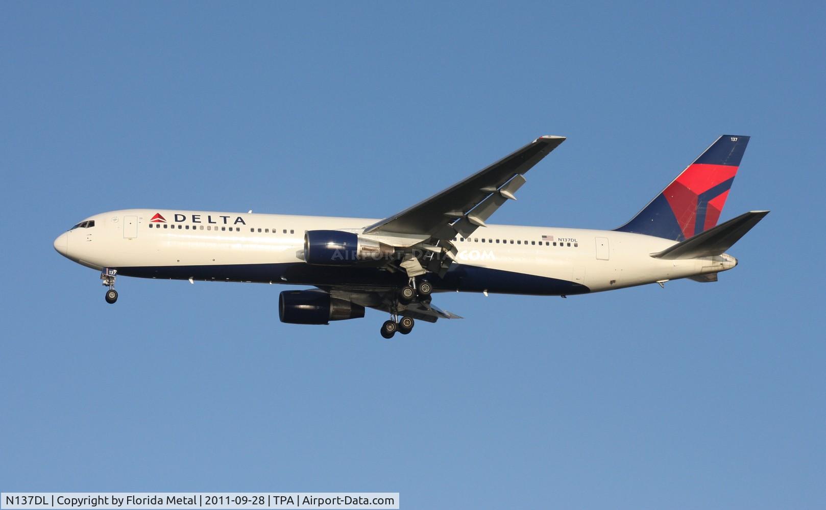 N137DL, 1991 Boeing 767-332 C/N 25306, Delta 767-300