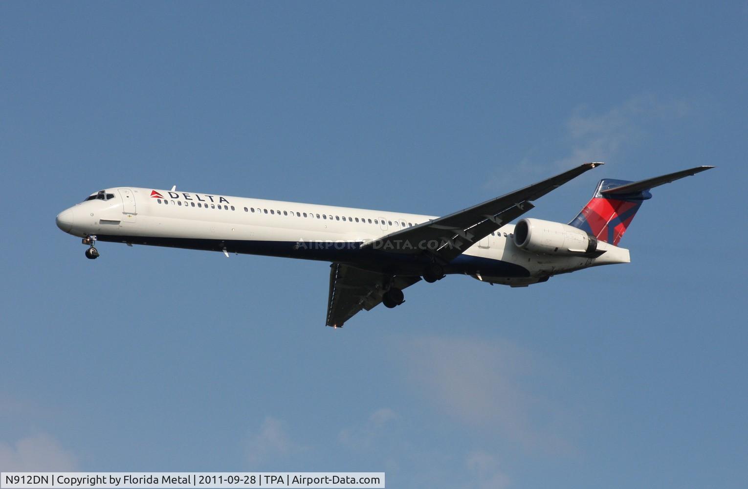 N912DN, 1996 McDonnell Douglas MD-90-30 C/N 53392, Delta MD-90