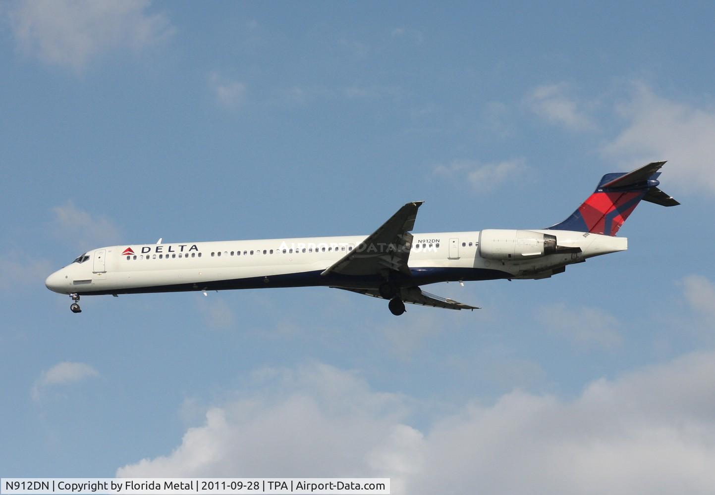 N912DN, 1996 McDonnell Douglas MD-90-30 C/N 53392, Delta MD-90