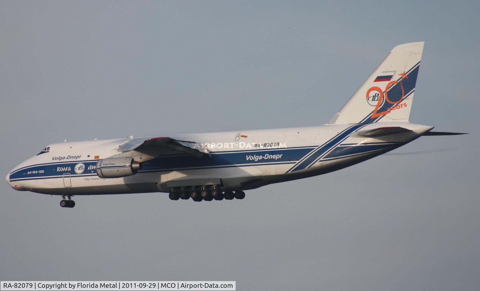 RA-82079, 2000 Antonov An-124-100 Ruslan C/N 9773052062157/0801, Volga Dnpr AN-124 with moisture coming off its wings