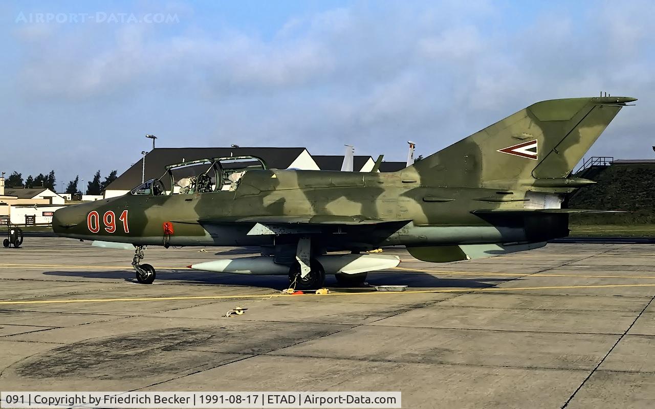 091, Mikoyan-Gurevich MiG-21UM C/N 516955091, static display