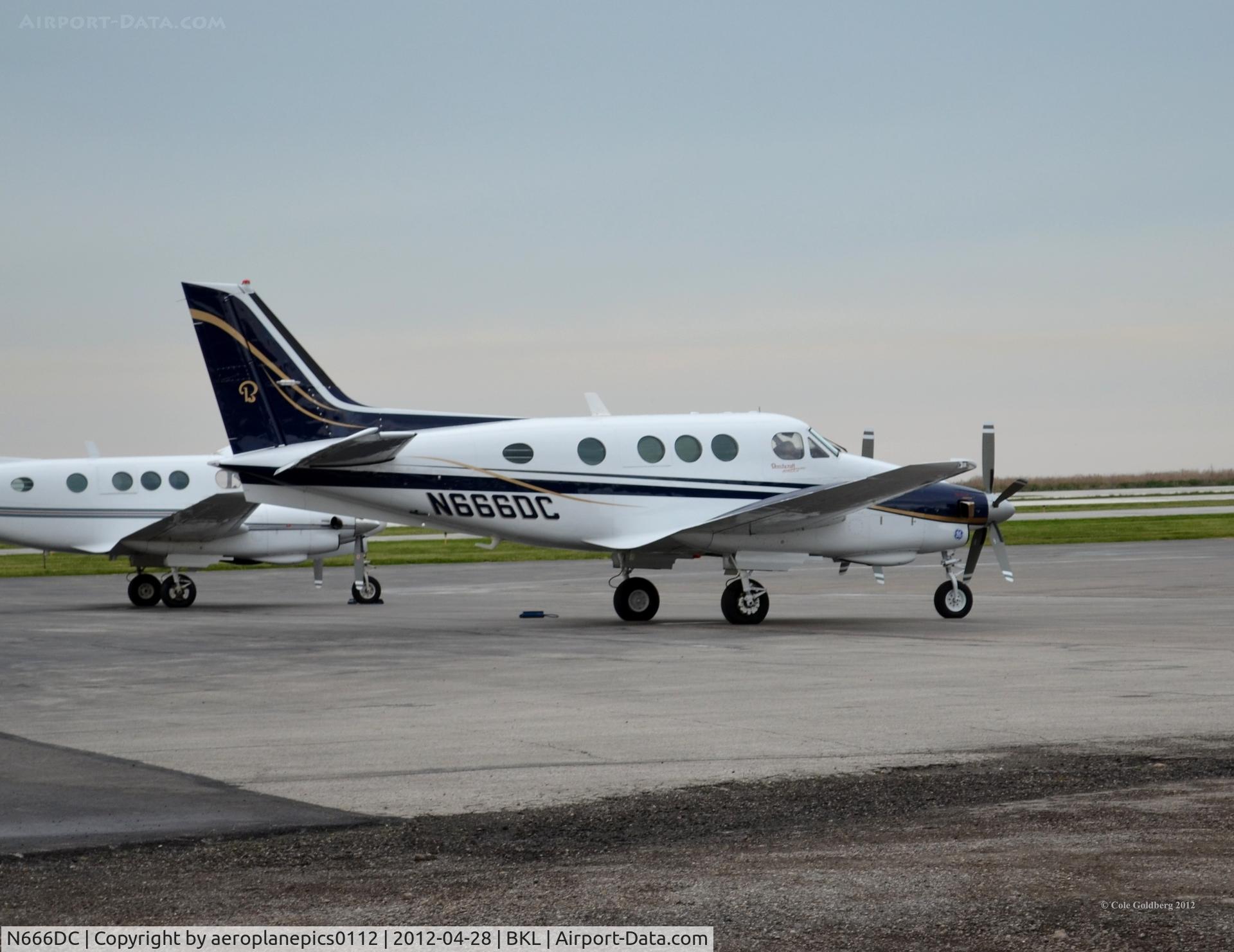 N666DC, 1973 Beech E90 King Air C/N LW-44, N666DC seen a few minutes before its departure from KBKL.