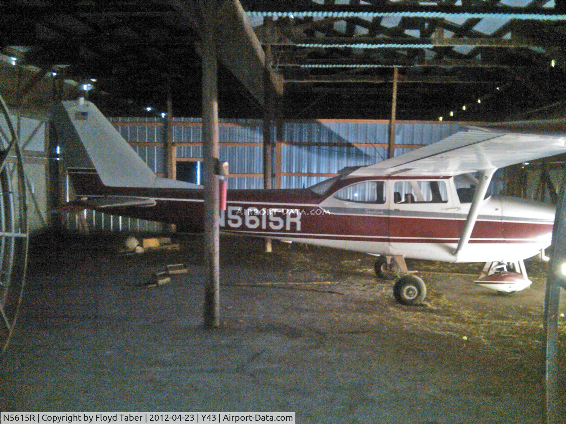 N5615R, 1965 Cessna 172F C/N 17253228, Sitting in the hangar at Anita