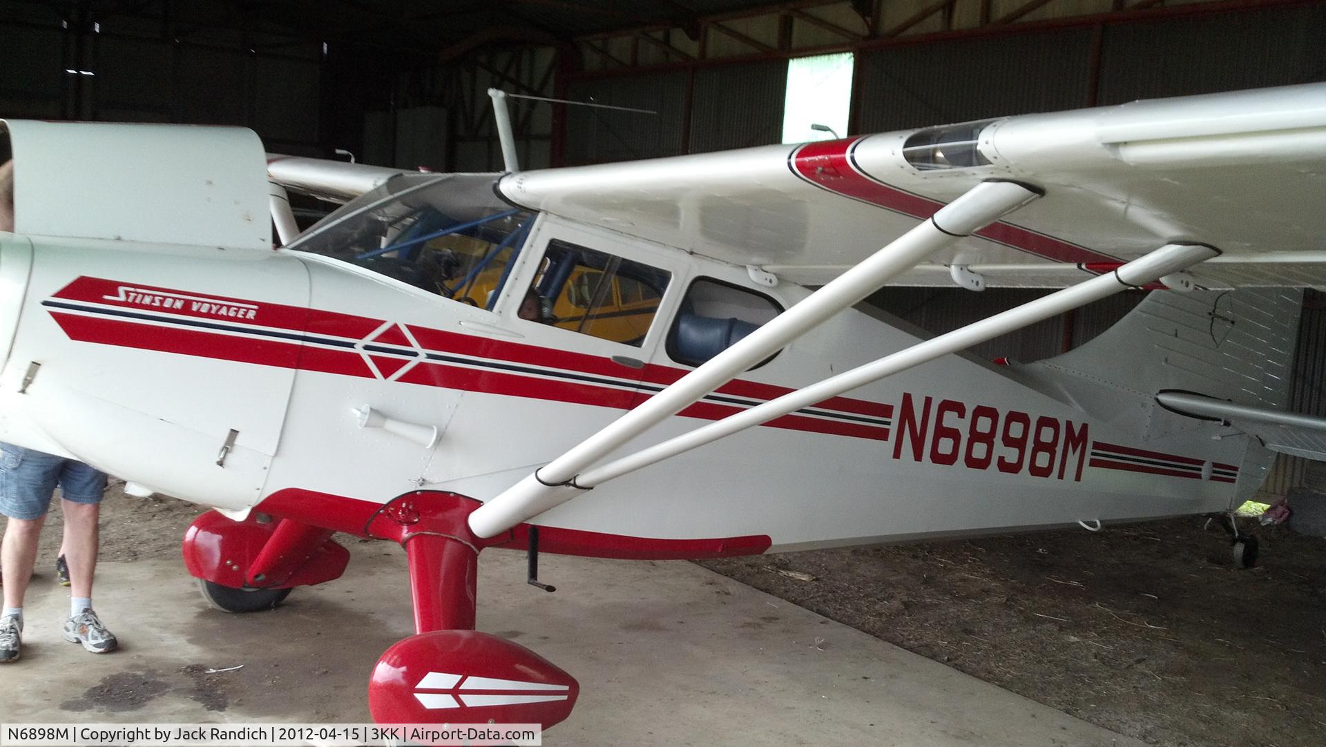 N6898M, 1949 Stinson 108-3 Voyager C/N 108-4898, 1949 Stinson 108 3