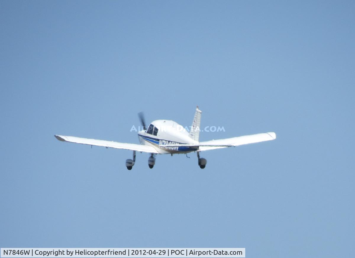 N7846W, 1964 Piper PA-28-180 C/N 28-1864, Climbing out and heading westbound