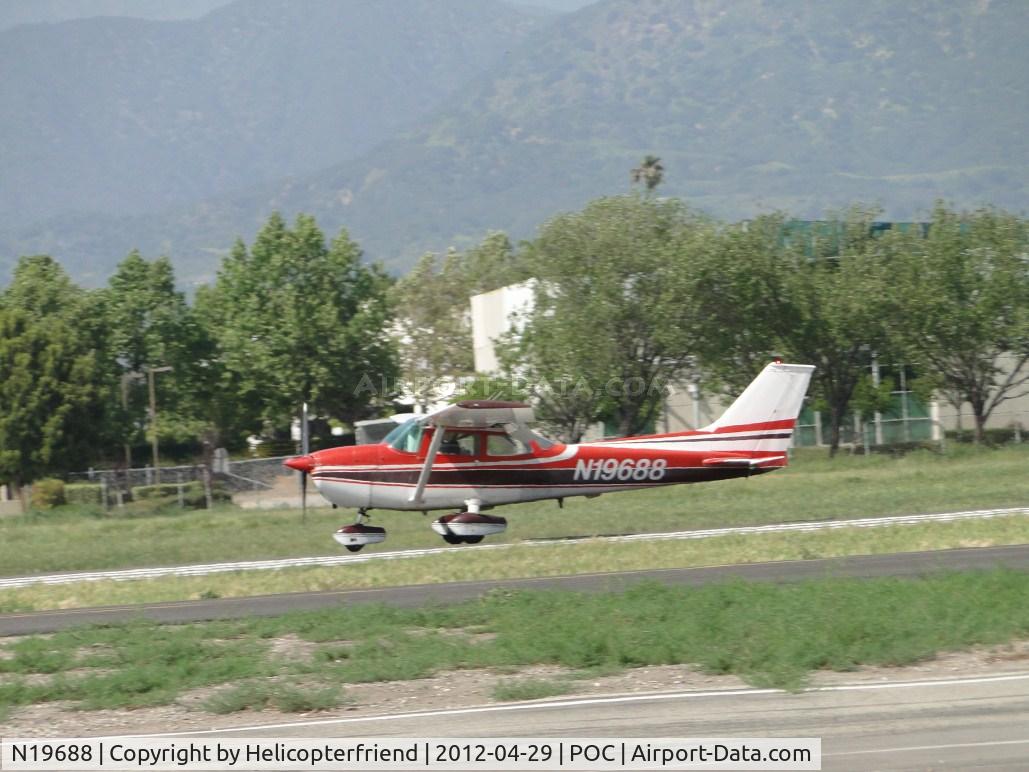 N19688, 1972 Cessna 172L C/N 17260671, Landing on 26L