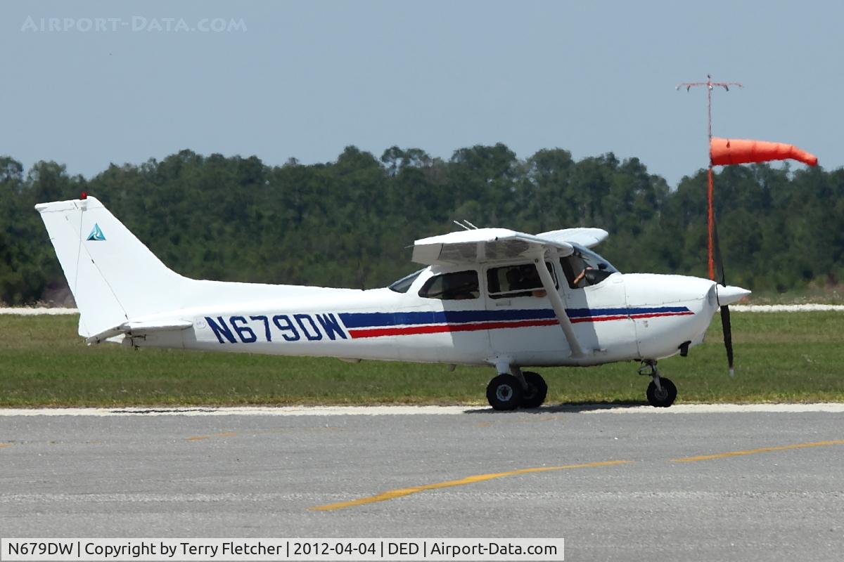 N679DW, 2000 Cessna 172R C/N 17280940, At Deland Airport, Florida