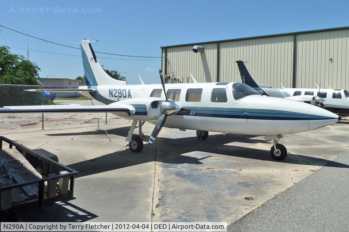 N290A, 1977 Smith Aerostar 601P C/N 61P-0422-154, At Deland Airport, Florida