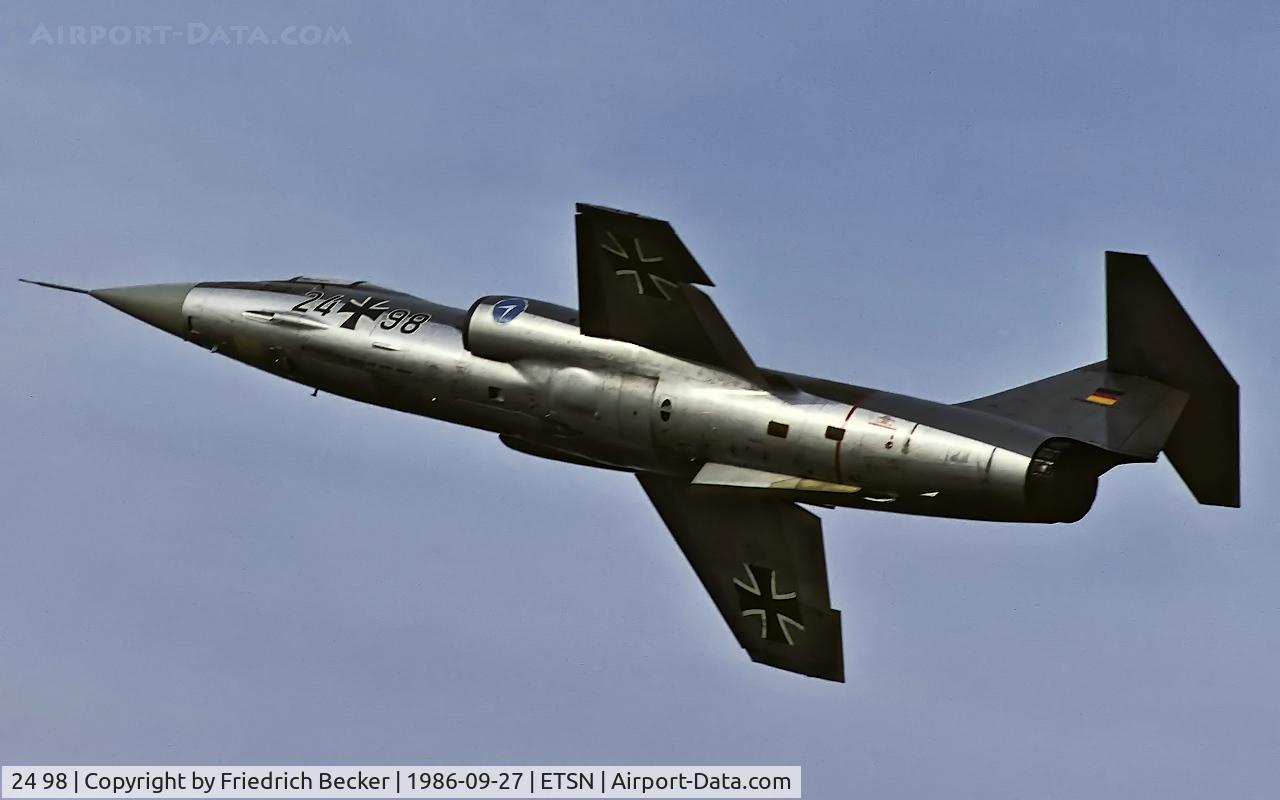 24 98, Lockheed F-104G Starfighter C/N 683-8251, flying display at Fliegerhorst Neuburg
