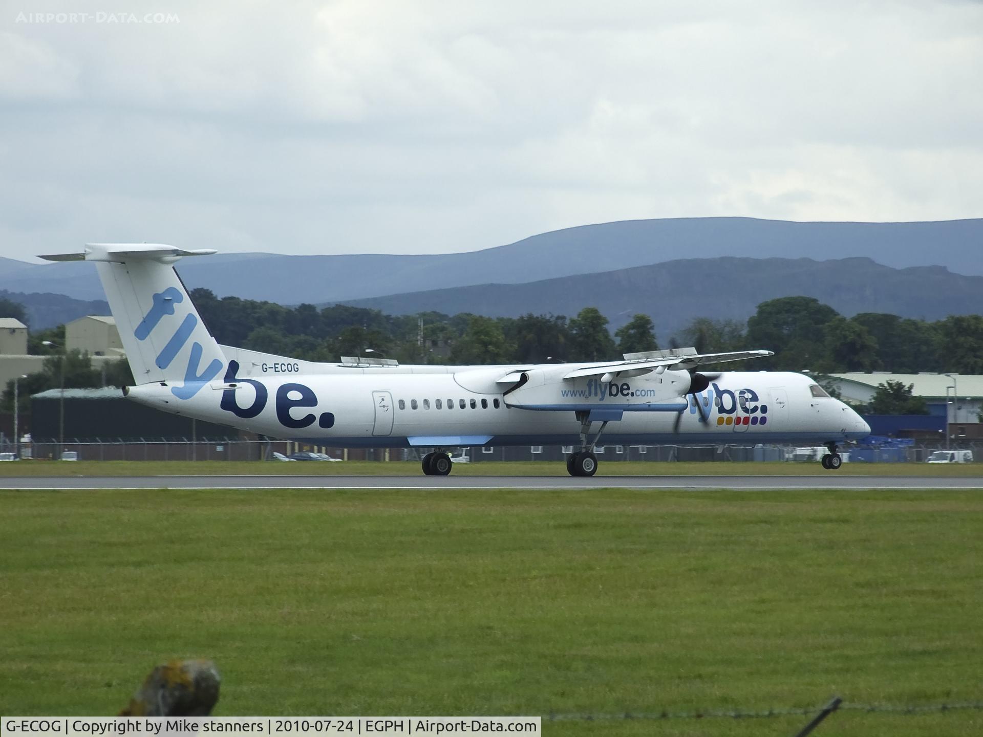 G-ECOG, 2008 De Havilland Canada DHC-8-402Q Dash 8 C/N 4220, Flybe Dash 8 lands on runway 24