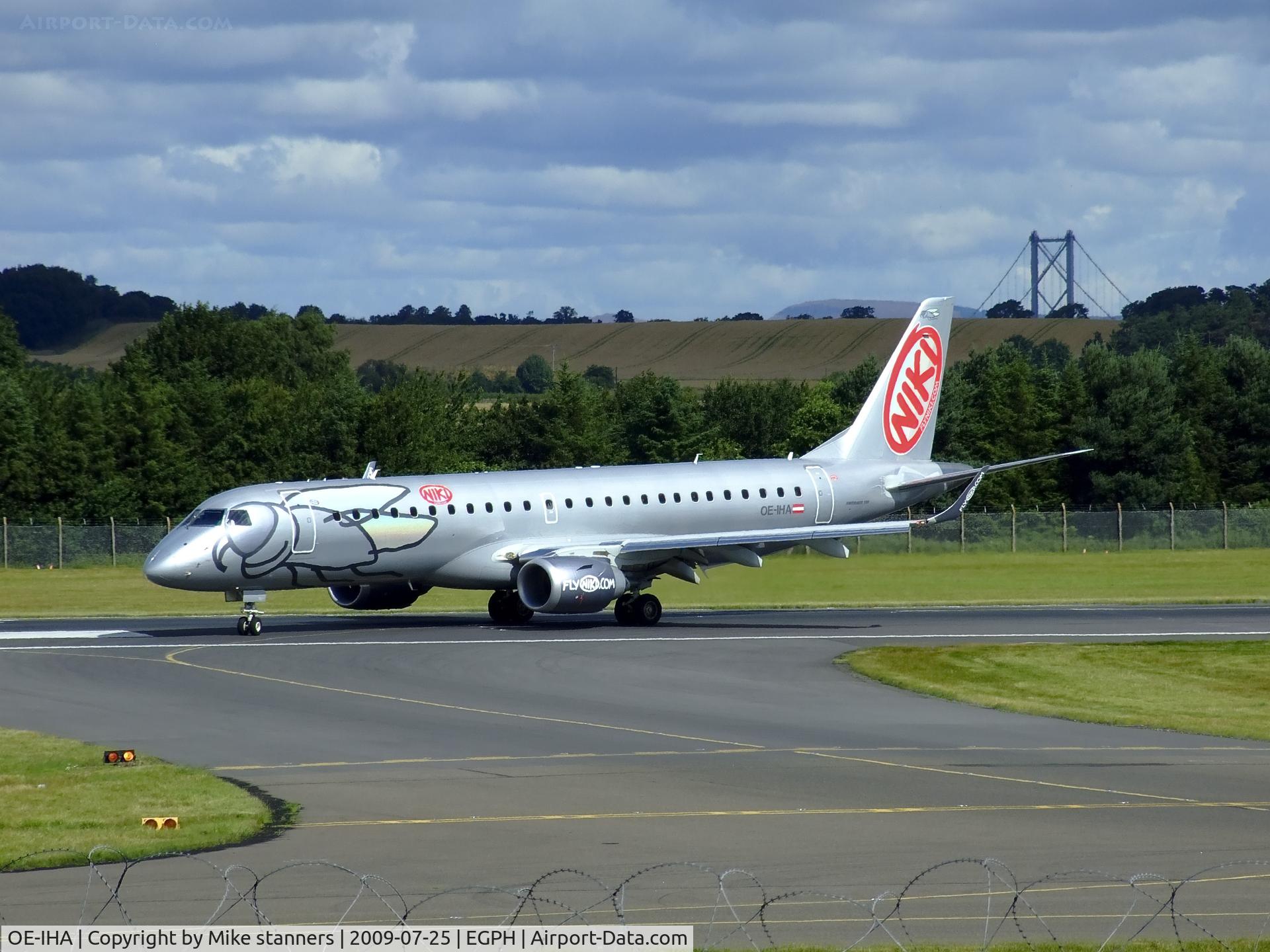 OE-IHA, 2009 Embraer 190LR (ERJ-190-100LR) C/N 19000285, Niki EMB-190 Turning on to taxiway bravo 1
