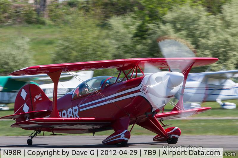 N98R, 1992 Aviat Pitts S-2B Special C/N 5261, Taxiing in at Ellington, CT