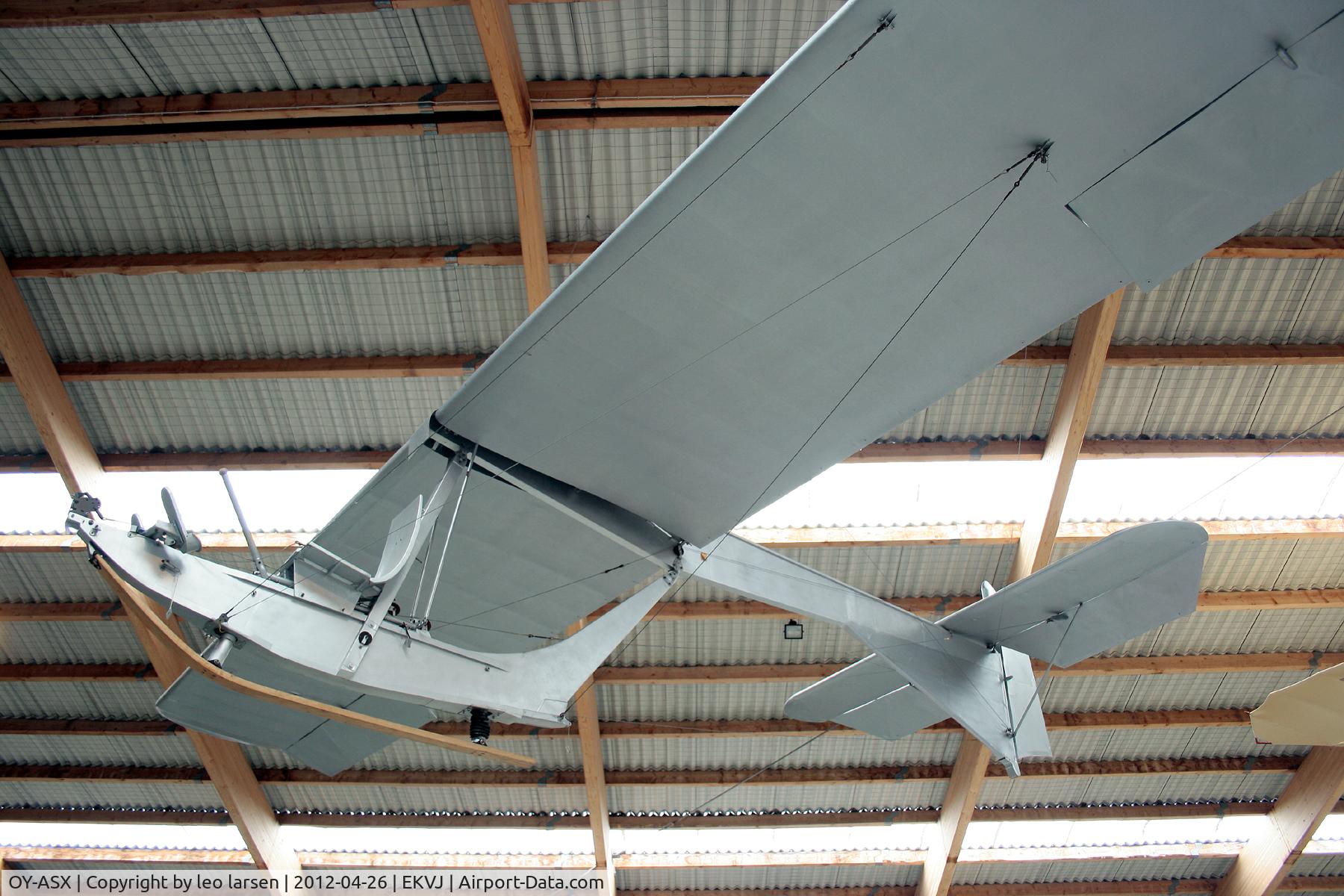 OY-ASX, 1943 SAI KZ G1 C/N 44, 26.4.12 Danmarks Flymuseum Stauning
