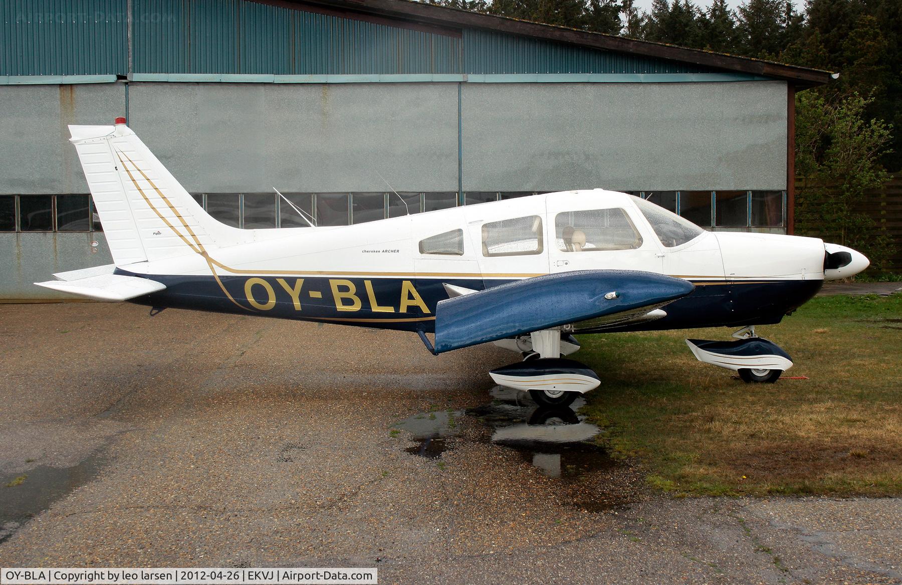 OY-BLA, 1975 Piper PA-28-180, Archer C/N 28-7505234, Stauning Denmark 26.4.12