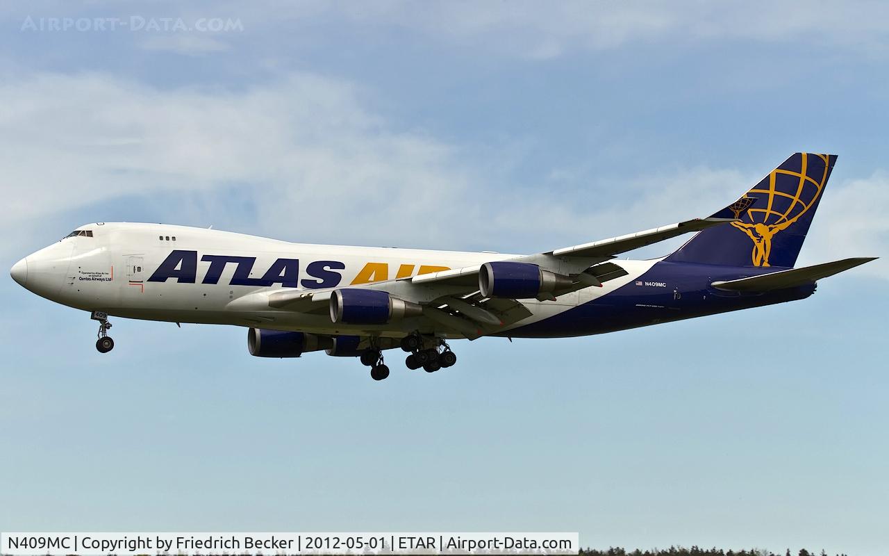 N409MC, 2000 Boeing 747-47UF C/N 30558/1242, on final RW26