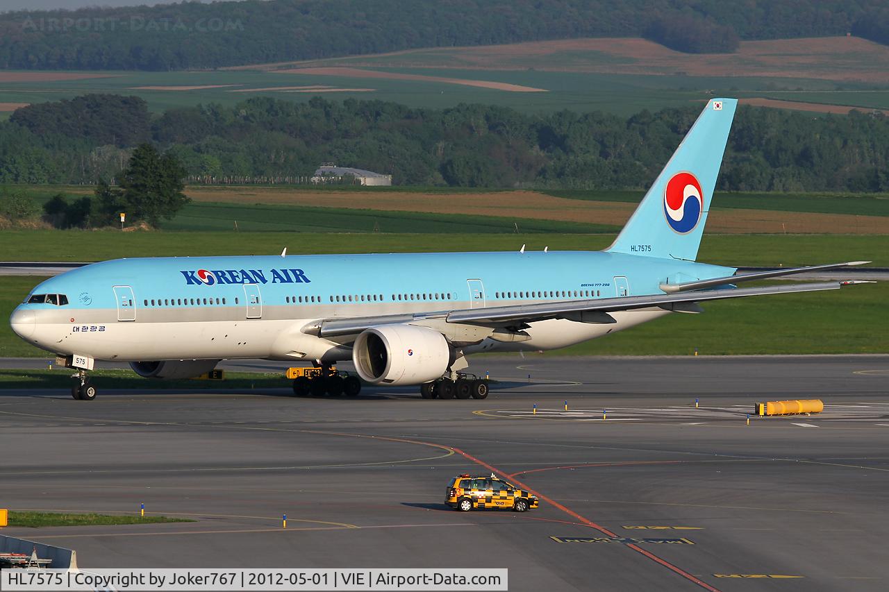 HL7575, 2000 Boeing 777-2B5/ER C/N 28445, Korean Air
