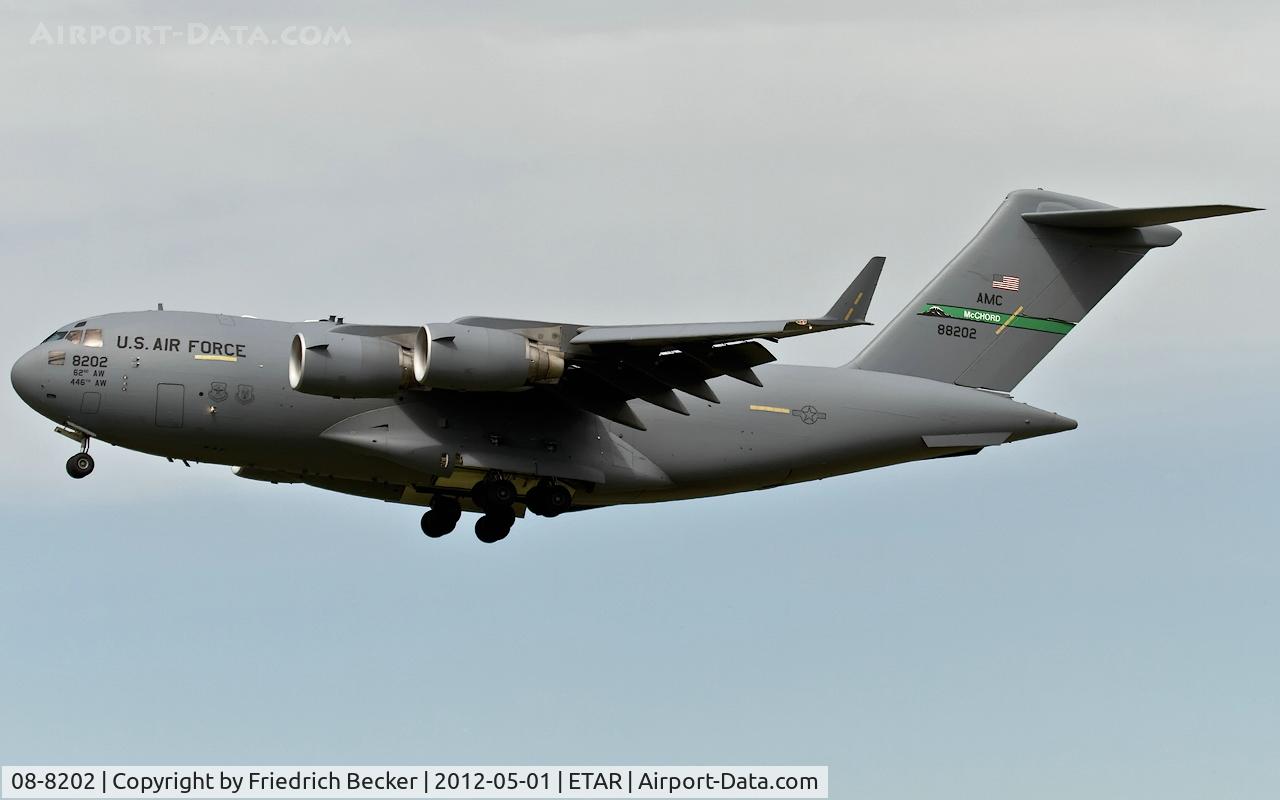 08-8202, 2008 Boeing C-17A Globemaster III C/N P-202, on final RW26