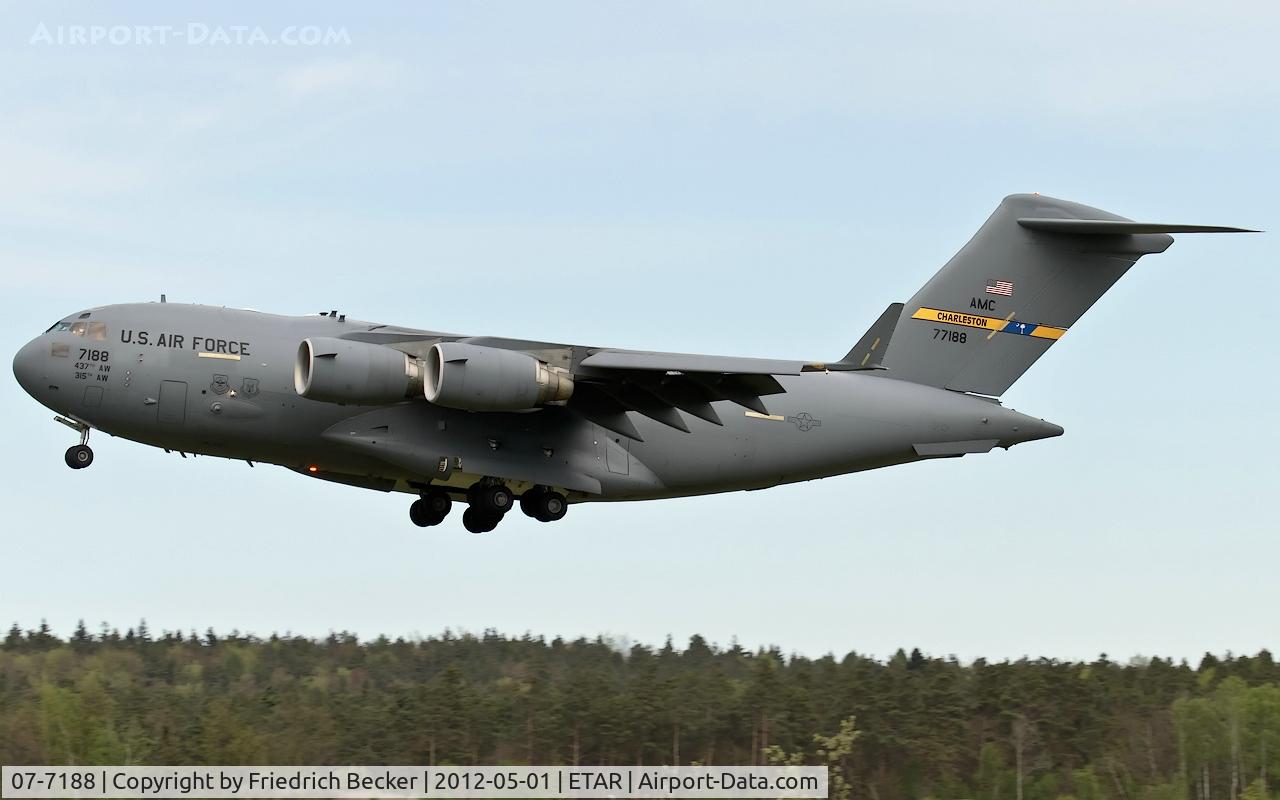 07-7188, 2007 Boeing C-17A Globemaster III C/N P-188, on final RW26