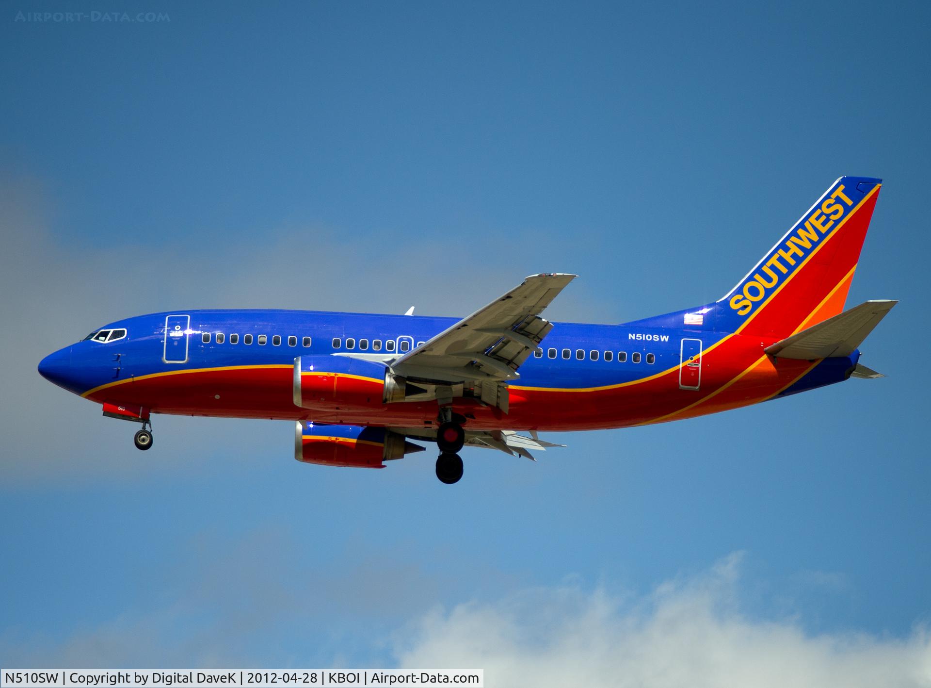 N510SW, 1990 Boeing 737-5H4 C/N 24187, East approach to KBOI