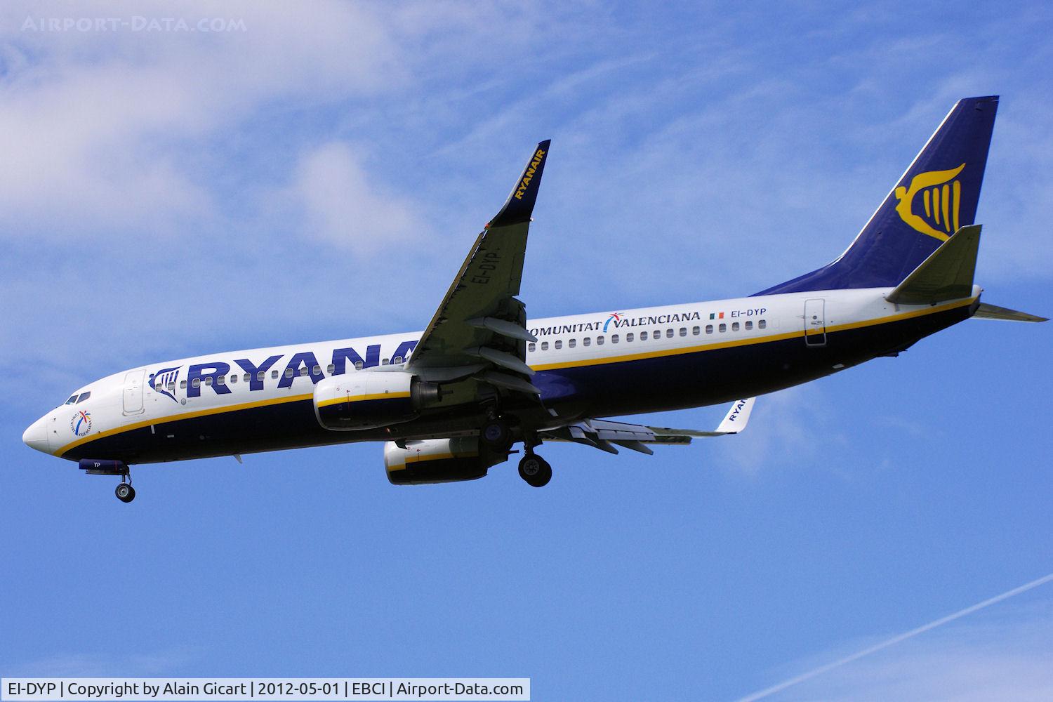 EI-DYP, 2008 Boeing 737-8AS C/N 37515, Landing