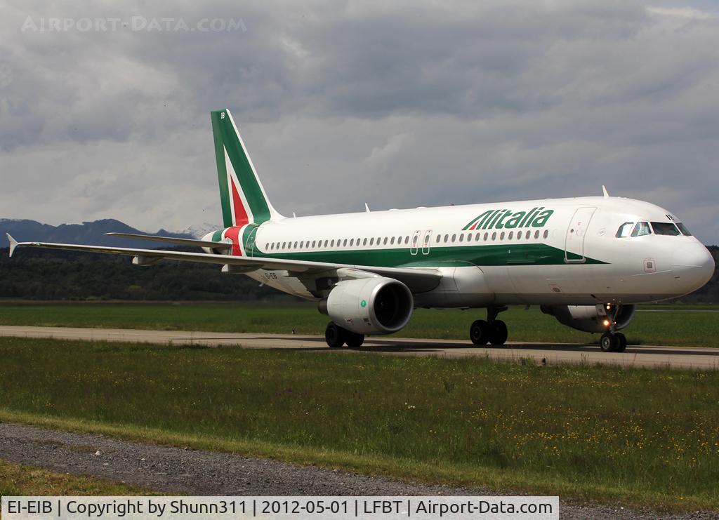 EI-EIB, 2010 Airbus A320-216 C/N 4249, Taxiing to the Terminal...