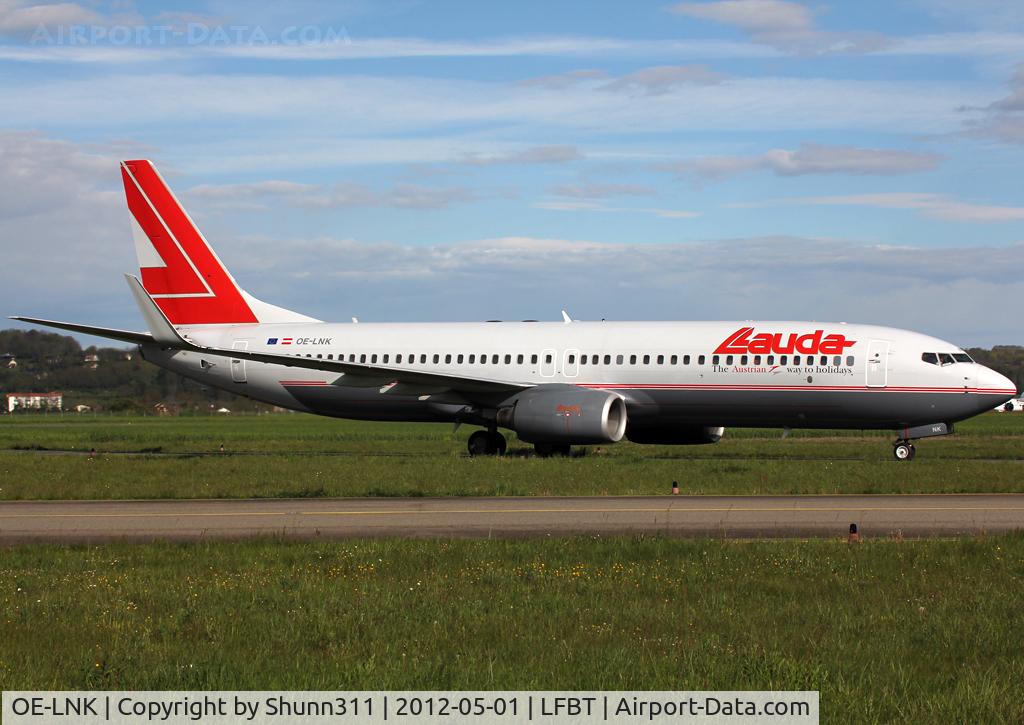 OE-LNK, 1999 Boeing 737-8Z9 C/N 28178, Taxiing to the Terminal...