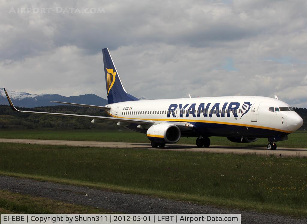 EI-EBE, 2009 Boeing 737-8AS C/N 37523, Taxiing to the Terminal...