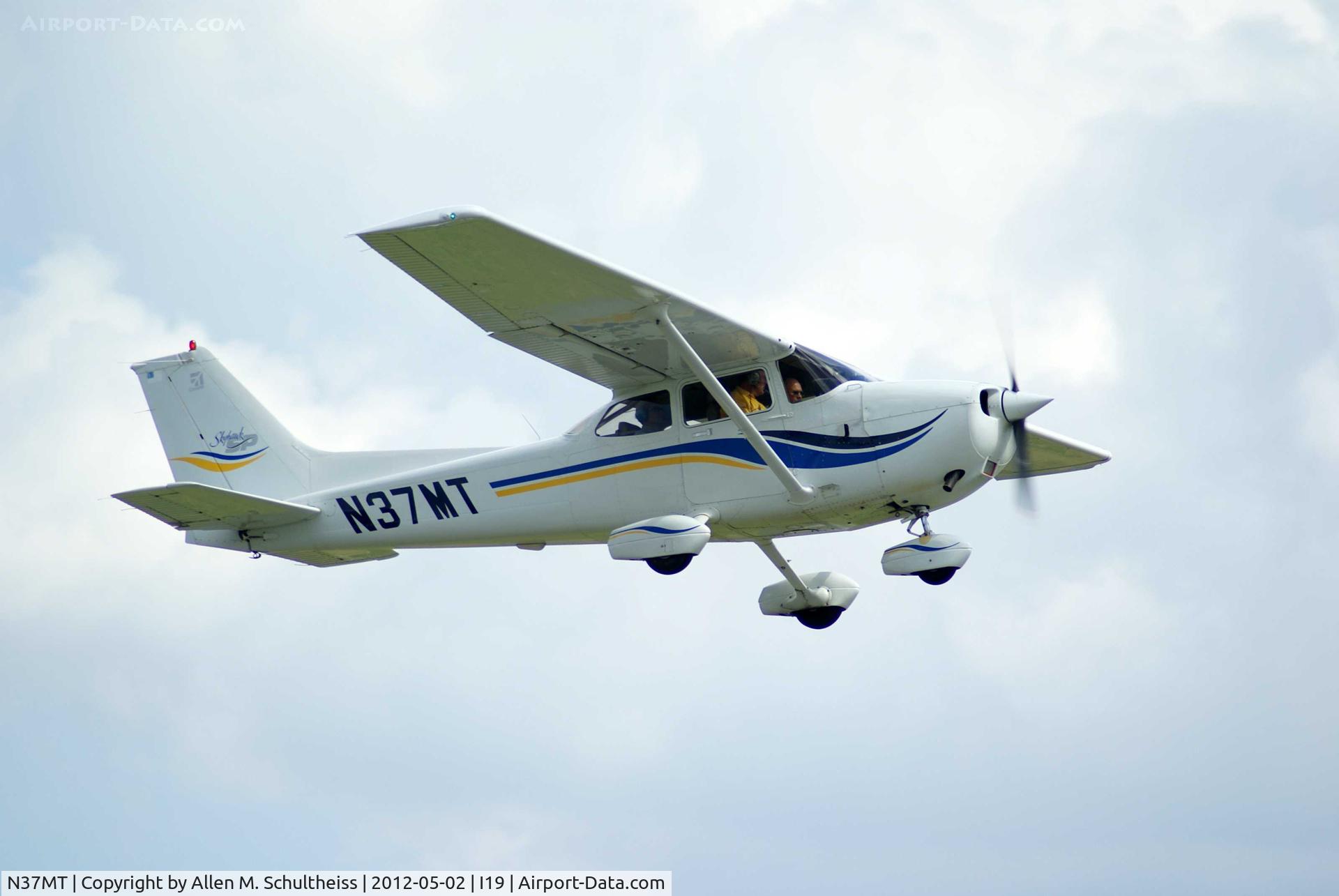 N37MT, 1999 Cessna 172S C/N 172S8205, 1999 Cessna 172S