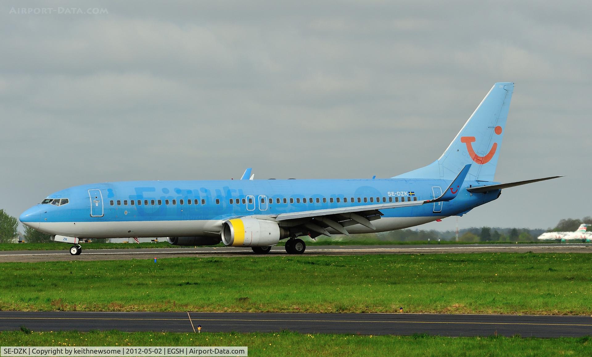 SE-DZK, 2000 Boeing 737-804 C/N 28231, Arriving for a much needed re-spray !