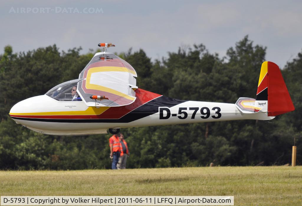 D-5793, Vogt Lo-100 Zwergreiher C/N 21, at la Ferté-Alais