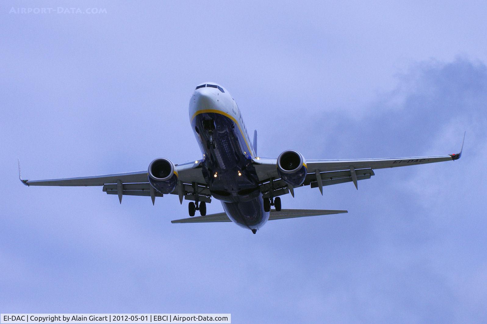 EI-DAC, 2002 Boeing 737-8AS C/N 29938, Landing