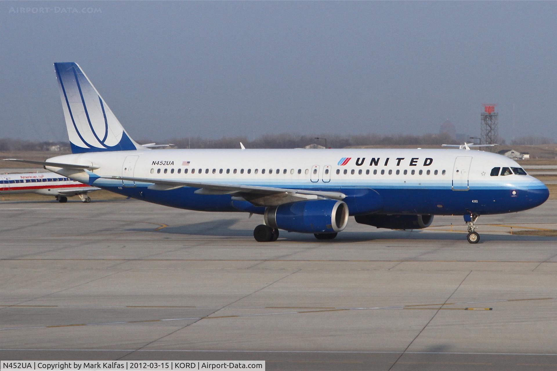 N452UA, 1999 Airbus A320-232 C/N 0955, United Airlines Airbus A320-232, UAL300 arriving from KDCA, on TWY A4 KORD.