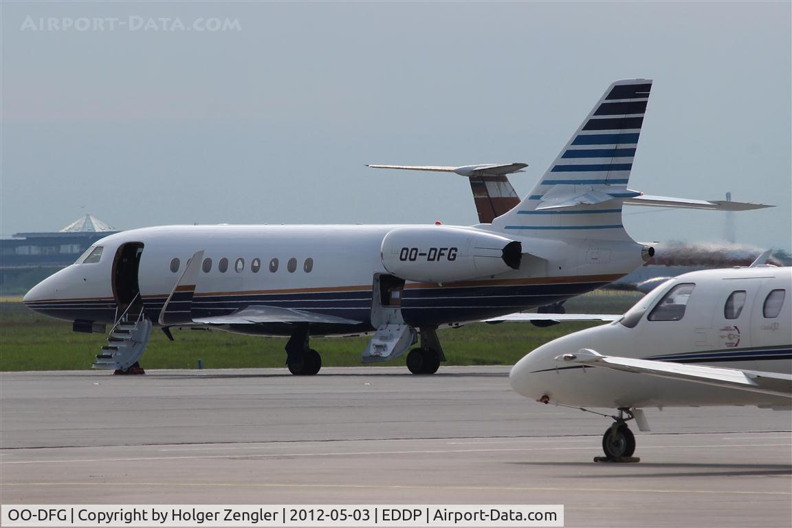 OO-DFG, 2007 Dassault Falcon 2000EX C/N 140, Engines are warming up, freight is loaded - only pilot´s absent.....