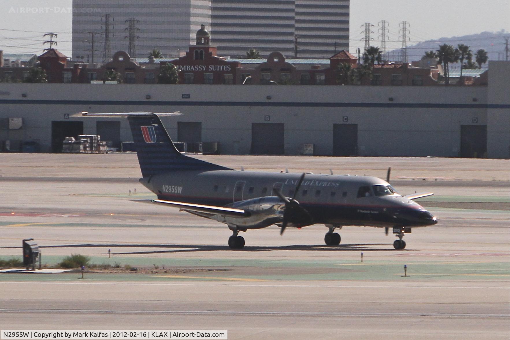 N295SW, 1996 Embraer EMB-120ER Brasilia C/N 120.322, Compass Air/United Express Embraer EMB-120ER, SKW6325 arriving from KSAN, off RWY 25L on TWY M KLAX.