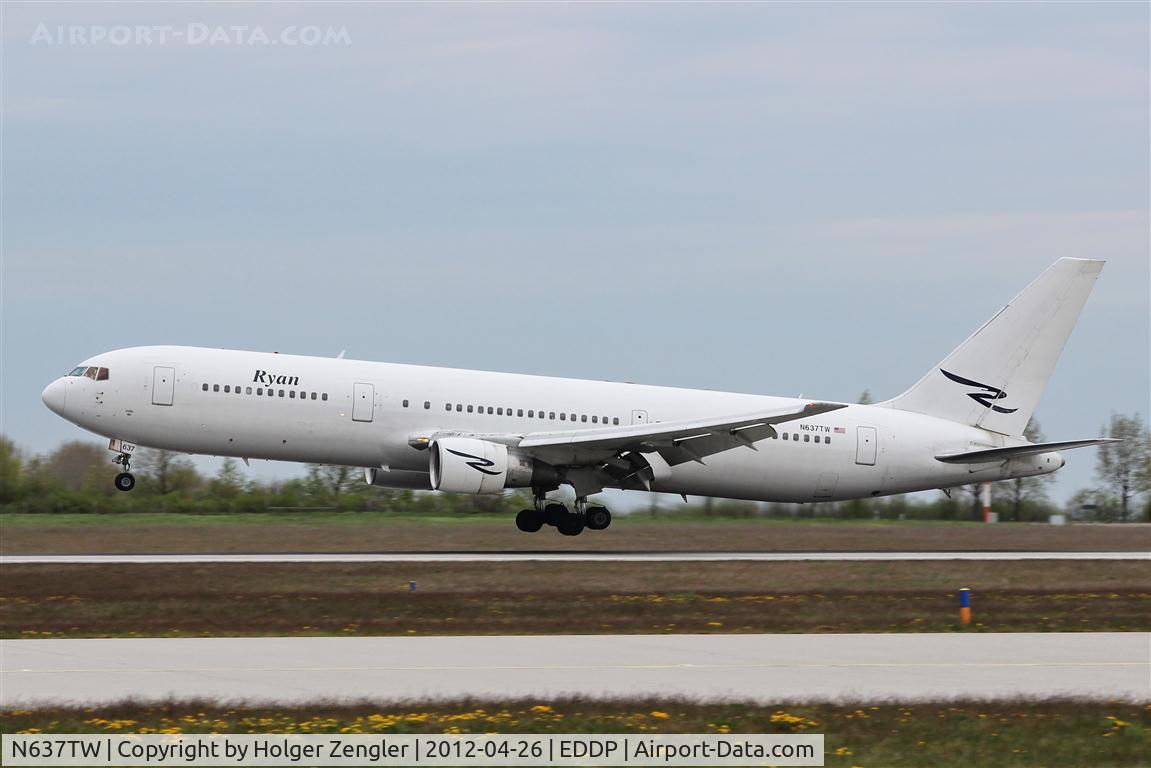 N637TW, 1991 Boeing 767-33A C/N 25403, The moment before the the touch down...