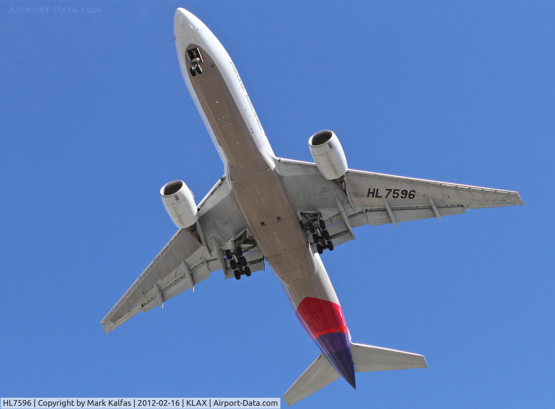 HL7596, 2001 Boeing 777-28E/ER C/N 28681, Asiana Boeing 777-28E (ER), AAR204 arriving from Incheon Int'l/RKSI, RWY 24R approach KLAX.