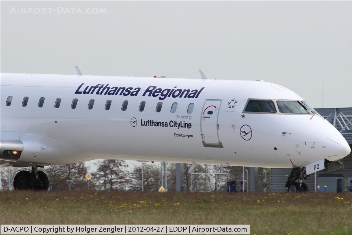 D-ACPO, 2003 Canadair CRJ-701ER (CL-600-2C10) Regional Jet C/N 10085, Close shot of Lufthansa´s 