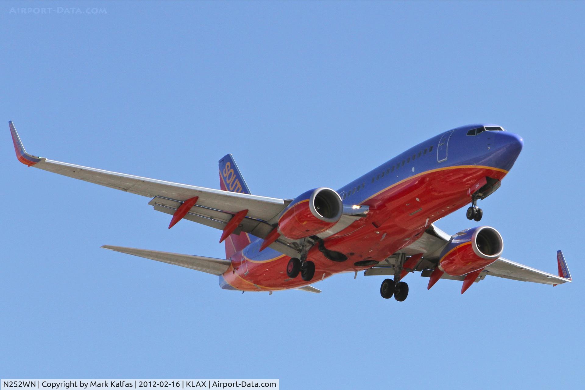 N252WN, 2006 Boeing 737-7H4 C/N 34973, Southwest Airlines Boeing 737-7H4, N252WN arriving  RWY 24R KLAX.