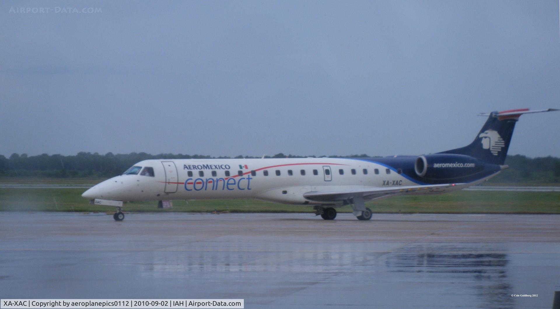 XA-XAC, 1999 Embraer ERJ-145ER (EMB-145ER) C/N 145128, XA-XAC seen on a rainy day at KIAH.