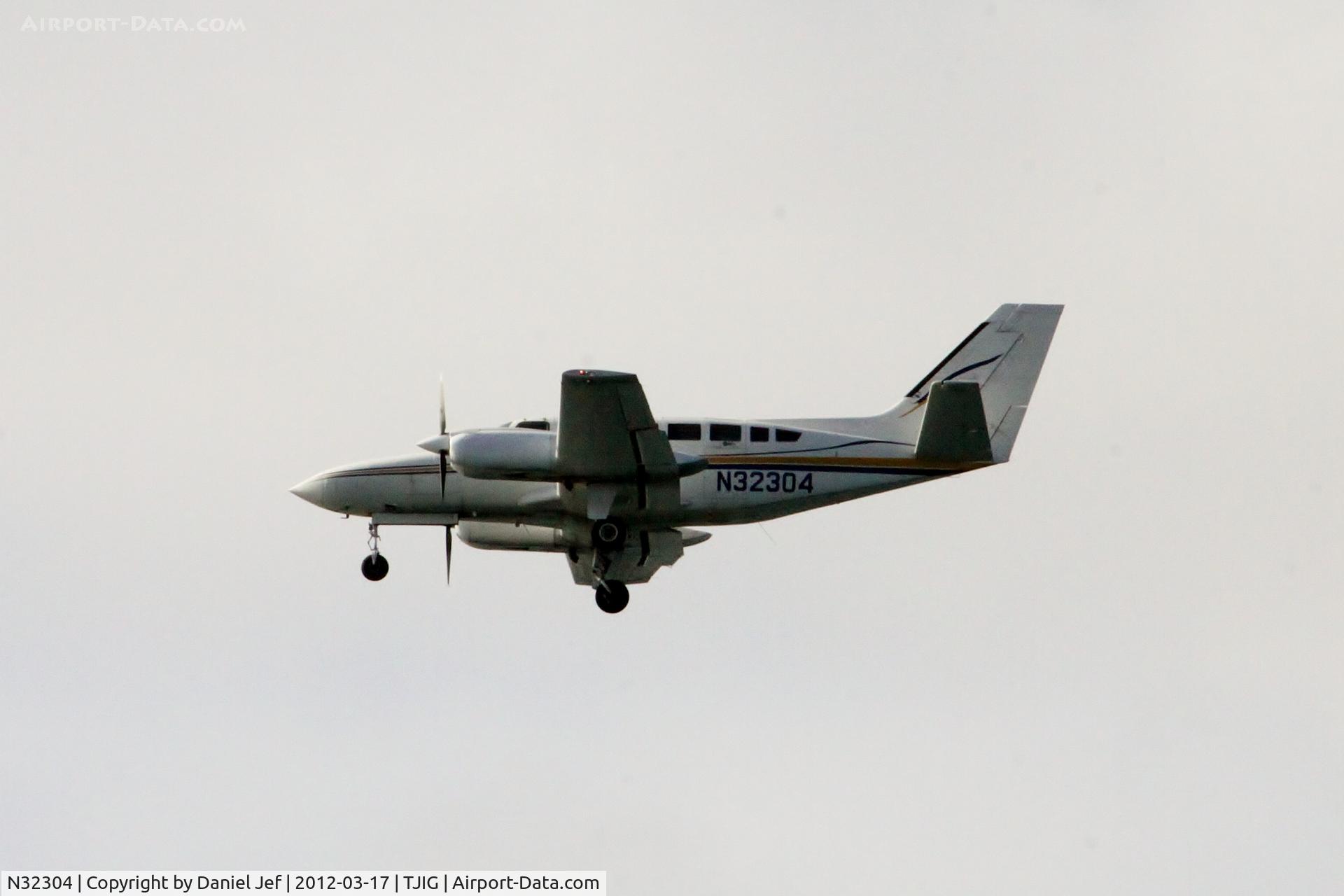 N32304, 1974 Piper PA-34-200T C/N 34-7570014, n32304