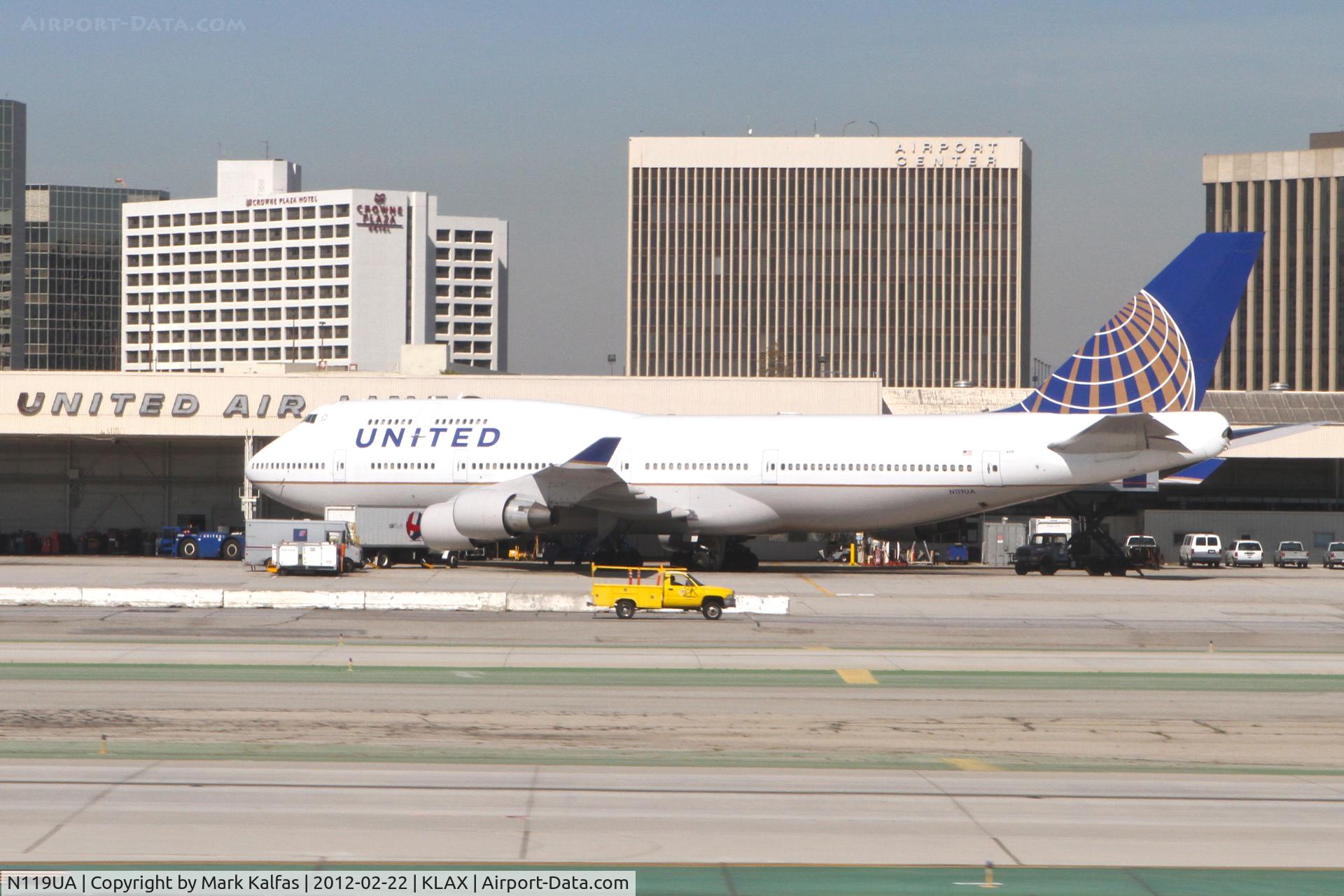 N119UA, 1999 Boeing 747-422 C/N 28812, United Airlines Boeing 747-422, at the LAX maintenance hangar for inspection after arriving from Sydney/YSSY (UAL840) earlier in the day. This aircraft returned to Sydney operating as UAL839 later in the evening.