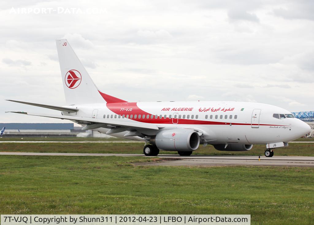 7T-VJQ, 2002 Boeing 737-6D6 C/N 30209, Taxiing holding point rwy 14L for departure... Now in new c/s