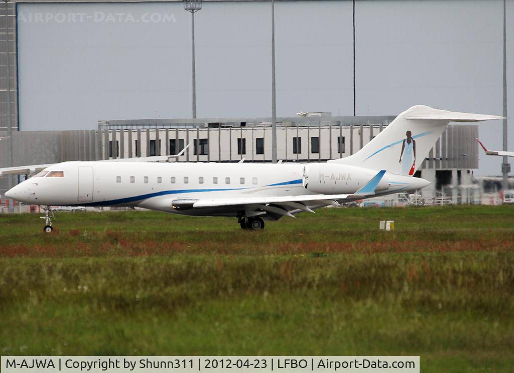 M-AJWA, 2008 Bombardier BD-700-1A11 Global 5000 C/N 9293, Landing rwy 14R