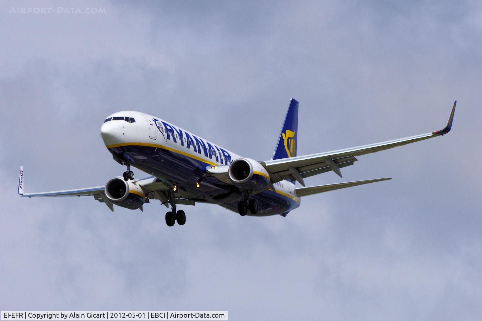 EI-EFR, 2009 Boeing 737-8AS C/N 37541, Landing