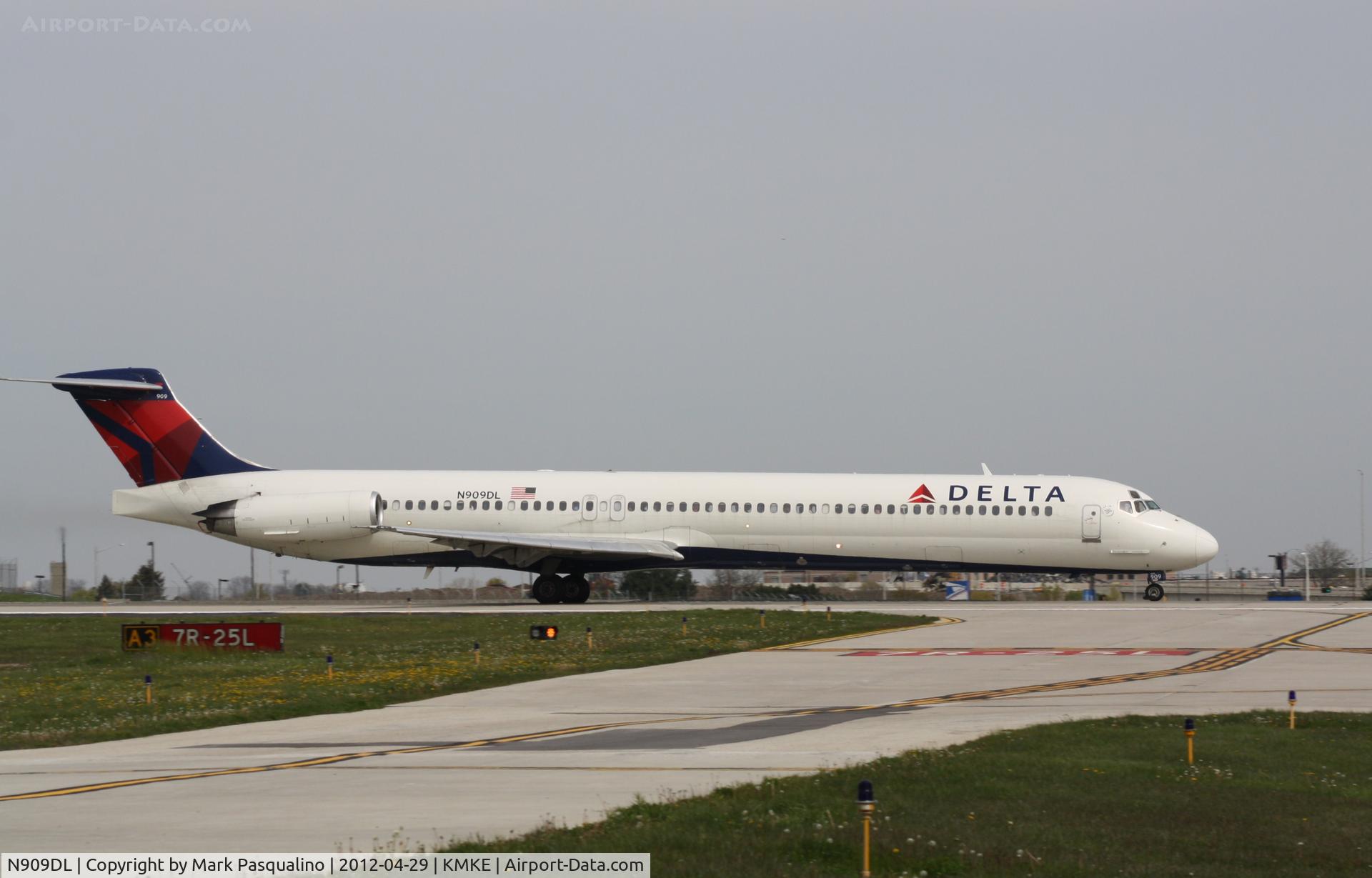 N909DL, 1987 McDonnell Douglas MD-88 C/N 49540, MD-88